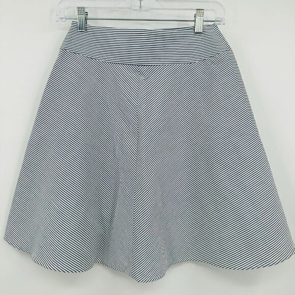 Ann Taylor Size 0P White & Gray Stiped A-Line Side Zip Mini Skirt - Picture 8 of 8
